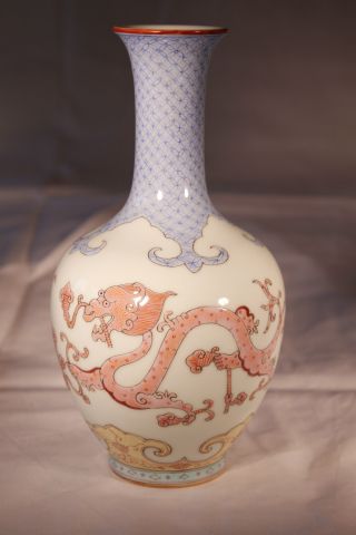 Striking Qianlong Qing Dynasty White Vase Wth Dragon photo