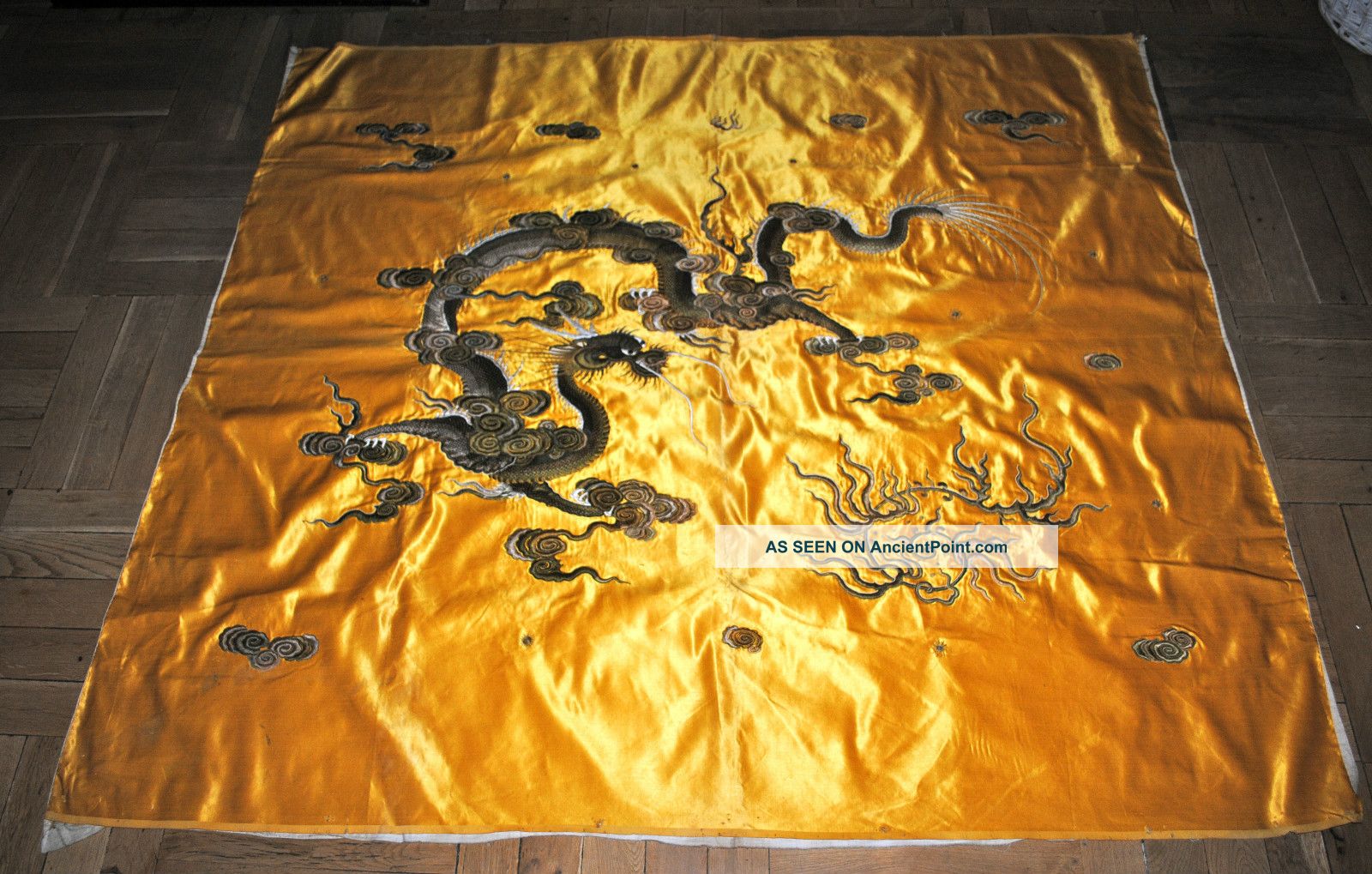 Antique Chinese Yellow Silk Embroidered Wall Hanging Panel Dragon Embroidery Robes & Textiles photo