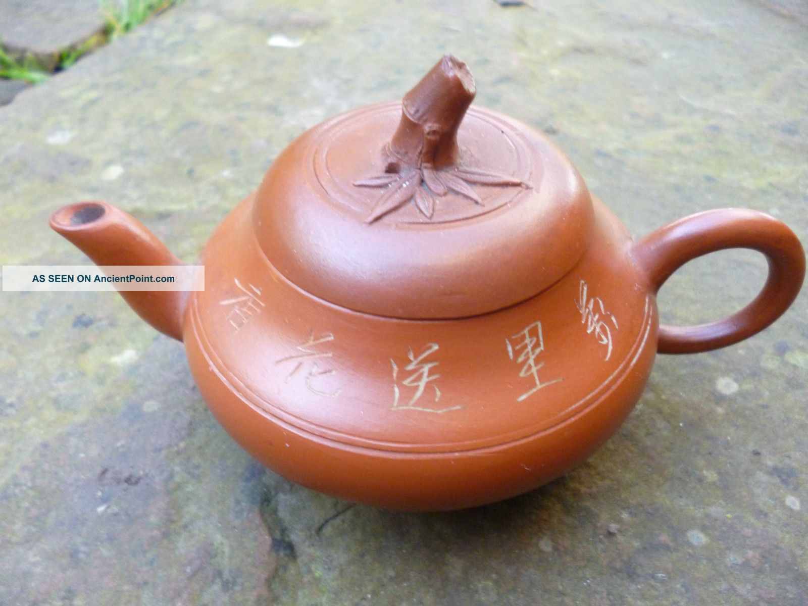 Fine Quality Antique Yixing Teapot - Small Proportions - Seal Mark - Signed Other photo
