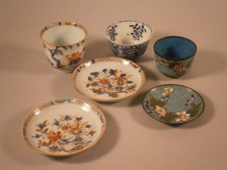 6 Pcs,  2 B/w And Imari Cups,  2 Saucers,  A Cloisonne Tea Bowl And Saucer photo