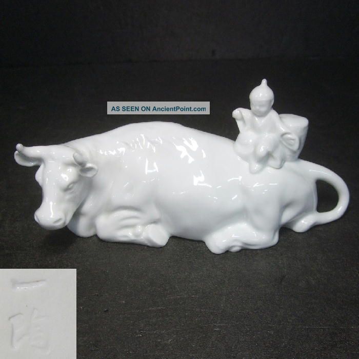 F836: Japanese Arita White Porcelain Ware Bull Statue With Child W/sign Statues photo