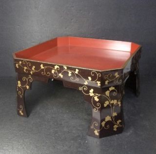 F802: Japanese Old Lacquer Ware Dinner Tray With Good Makie Of Arabesque Design photo