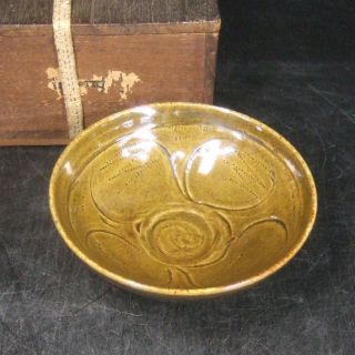 F761: Japanese Pottery Ware Tea Bowl With Good Yellow Glaze With Old Box. photo