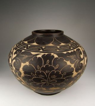 Yuan Dynasty Cizhou Ware Sgraffiato Black - Glaze Porcelain Vase photo