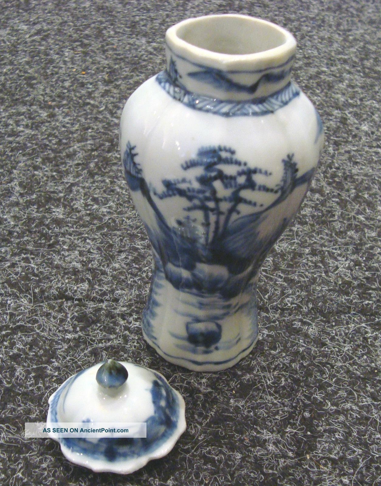 18th Century Chinese Vase With Cover Vases photo