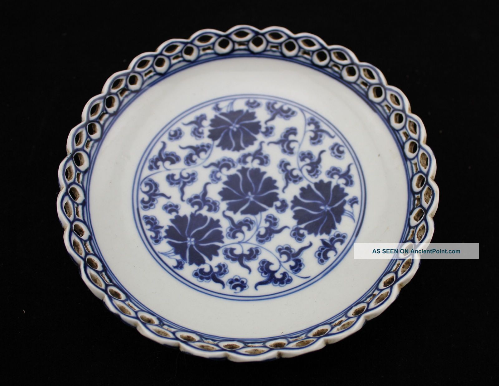 Chinese Rare Elegant Plates Plates photo
