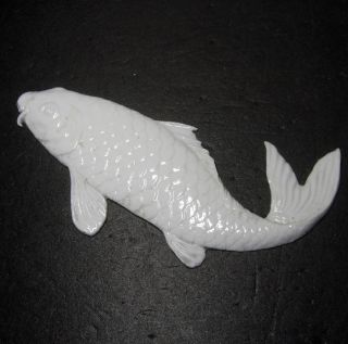 F844: Chinese White Porcelain Ware Plate Of Popular Carp Image With Good Work photo