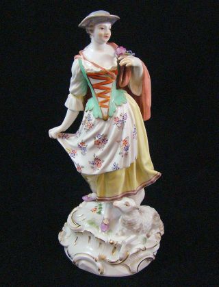 Meissen Figurine Of Woman In Cape With Sheep - Excellent photo