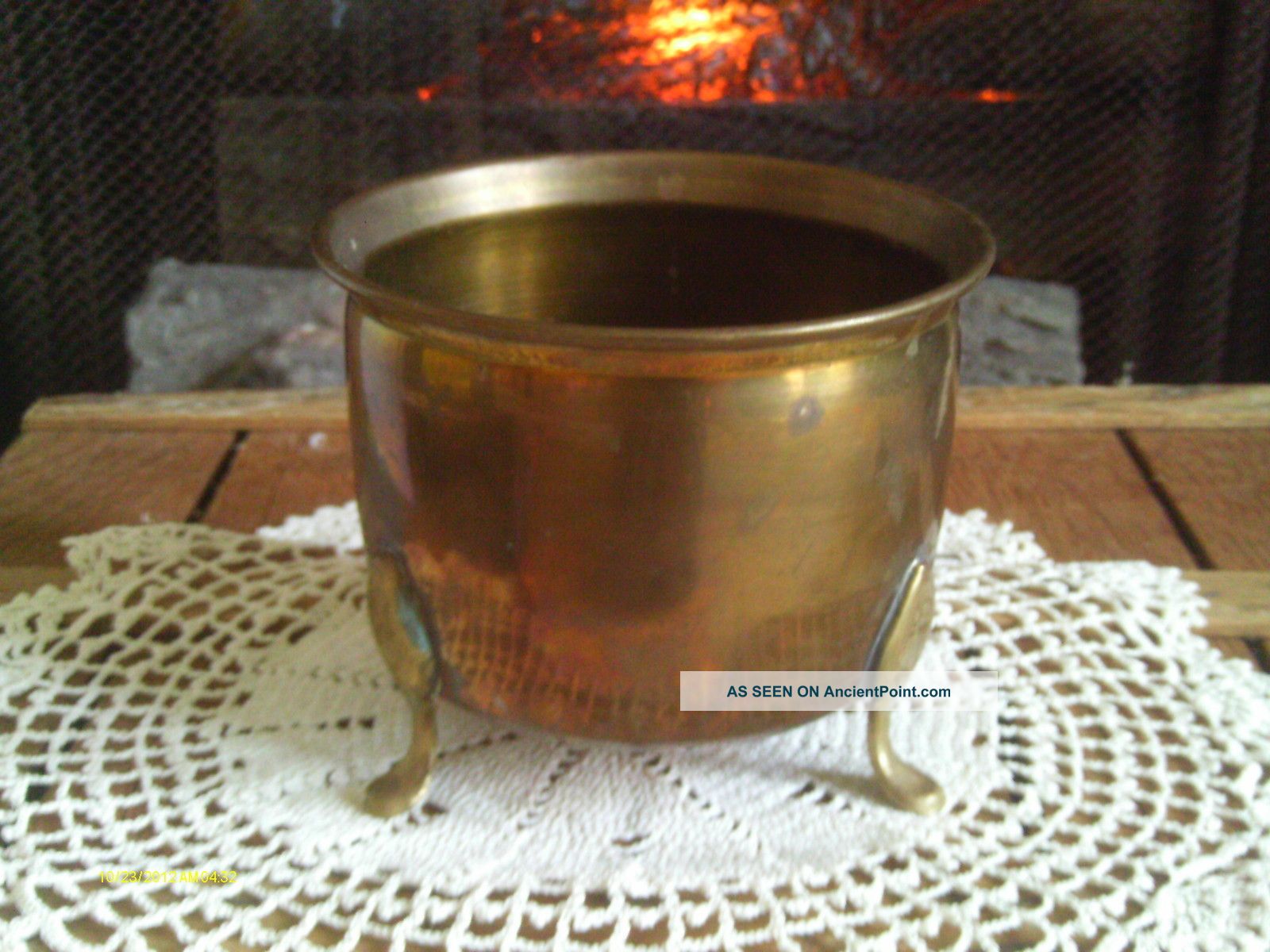 Collectible Vintage Copper & Brass Footed Planter/vase. . . Metalware photo