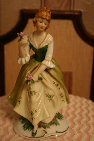 , Antiques Porcelain Figurine Lady In Green. photo