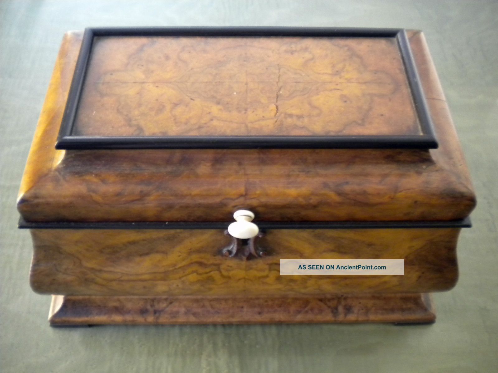 An Antique Casket In Burr Walnut,  Dated From Era 1830 Charles X King Of France Boxes photo
