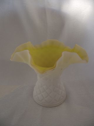 Elegant Glass Vase 5.  5 