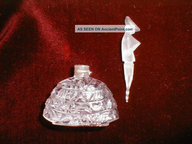 Tre - Jur Suiz Moi Perfume Bottle France Long Lady Dauber Perfume Bottles photo