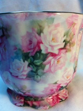 Vintage Victorian Style Porcelain Vase With Handles Gold Trim 7 