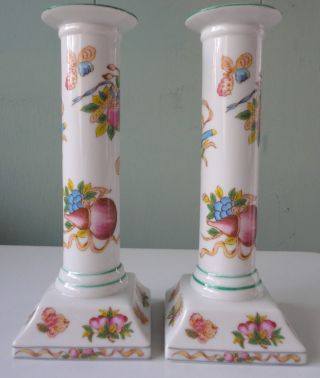 Antique Reproduction English 18th Century Pair Of Porcelain Candlesticks: Nr photo