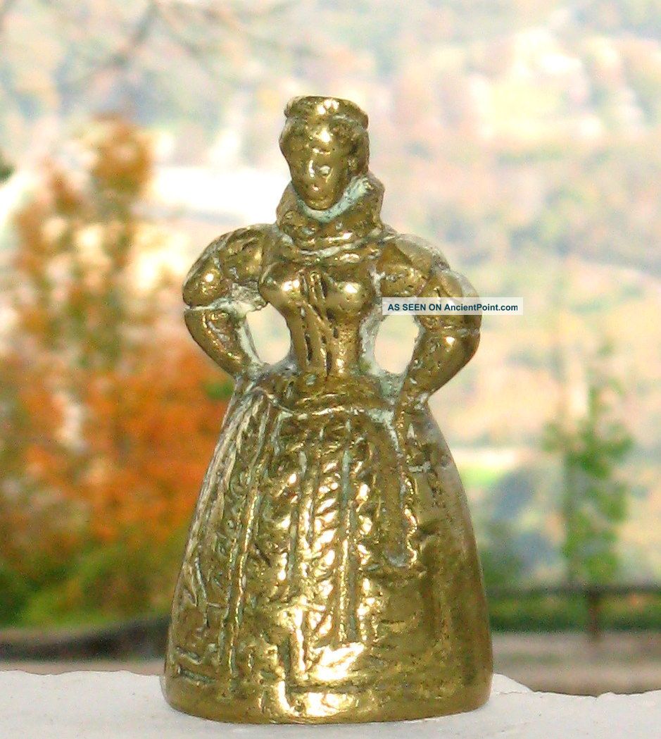Charming Elizabethan Antique Brass Chatelaine Lady Table Bell With Feet Clapper Metalware photo