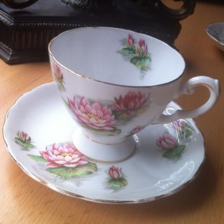 Set/birthday Howers/tuscan/fine English/bone China/tea Cup& Saucer/water Lily photo