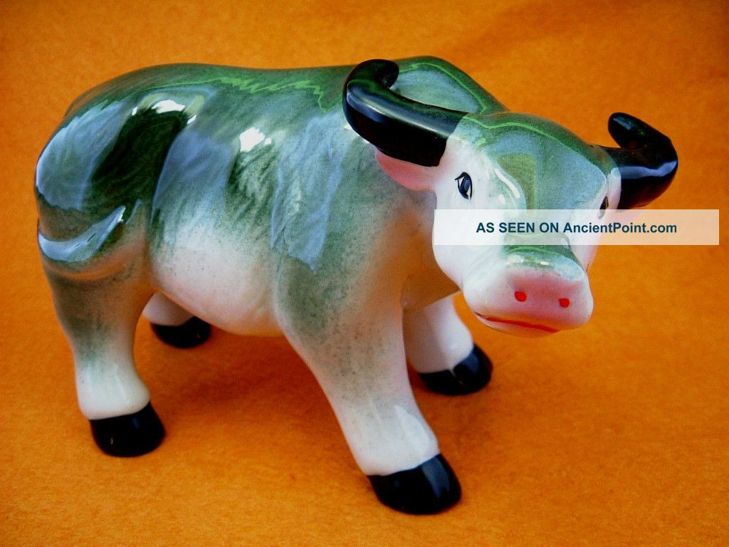 Traditional Chinese Painting Style Porcelain Bull Cow Figurine Statuette Figurines photo