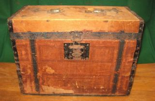Antique A.  E.  Meek & Co.  Salesman ' S Sample Or Display Trunk With Advertising Label photo