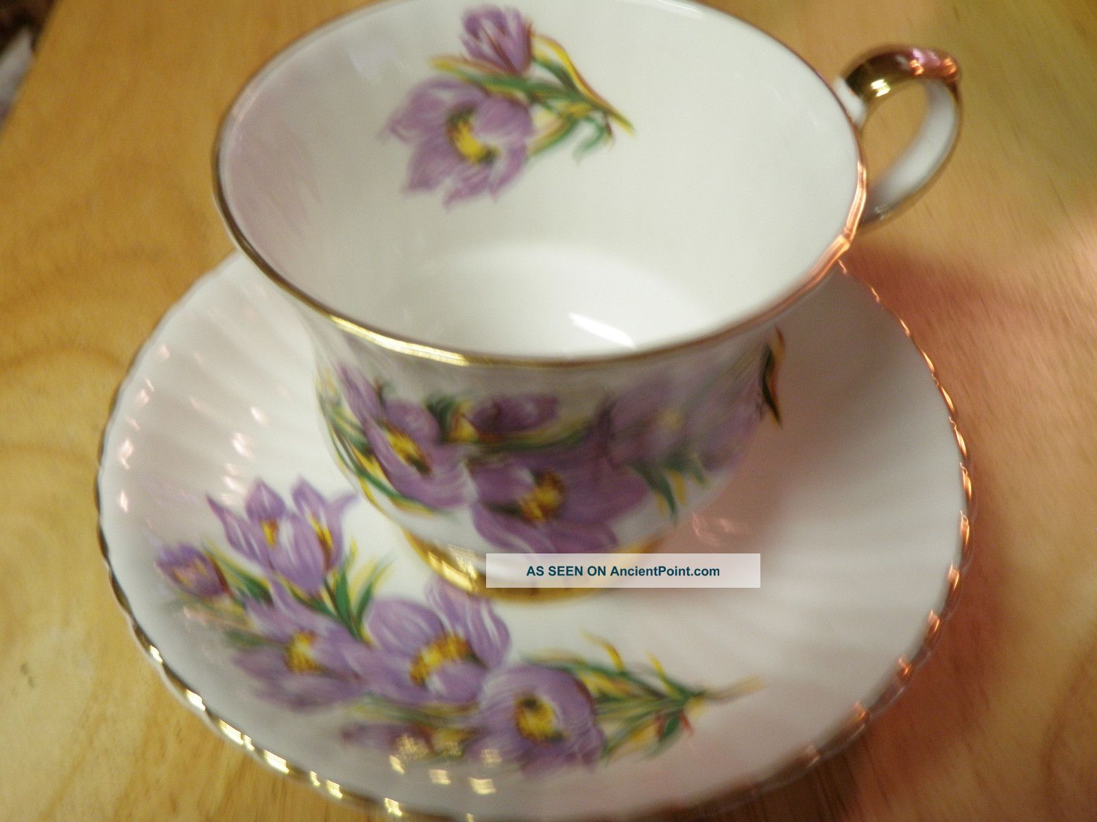 Royal Windsor Bone China Prairie Crocus - K ' S Floral Cups & Saucers photo
