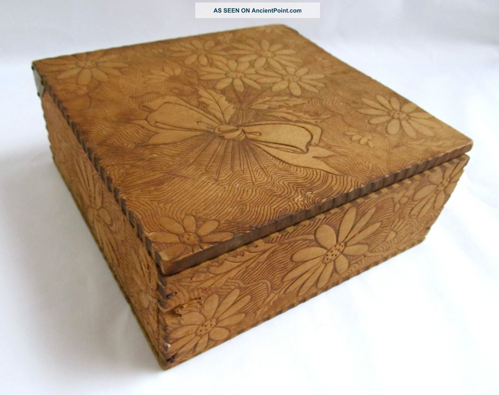 Antique Carved Wooden Lidded Box Tramp/folk Art,  Daisy Floral Design Art Nouveau Boxes photo