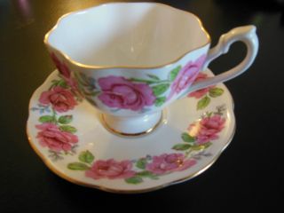 Elegant Vintage Tea Cup And Saucer Queen Anne Fine Bone China/ England 5382 photo