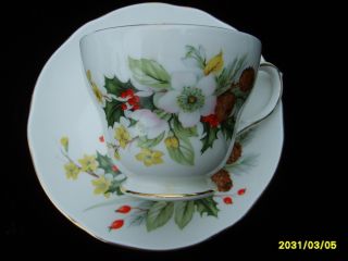 Vintage Duchess England Bone China Cup Saucer Winter 411 Holly Pinecones Flower photo