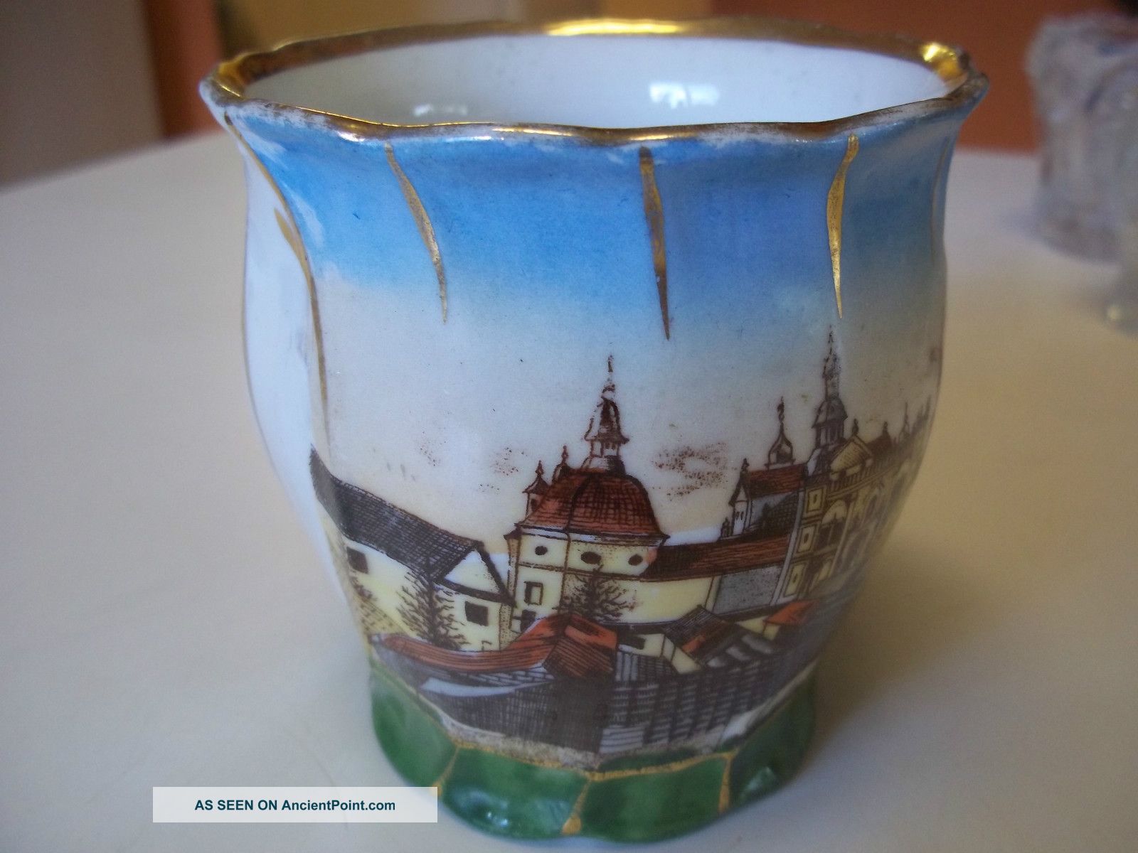 Luetuea Hora Castle Cup Porcelain Transfer Gold Trim European Cups & Saucers photo