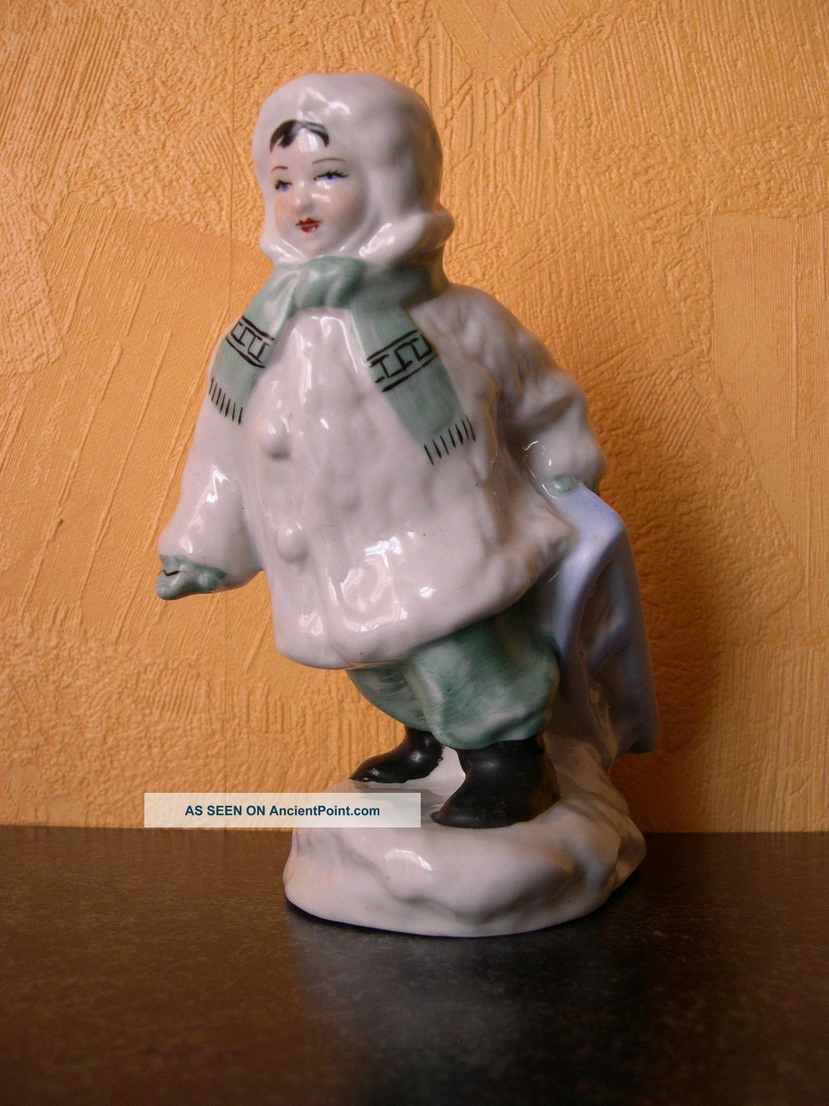 Porcelain Figurine Of The Ussr - The Ideal State. . . Figurines photo