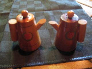 Wooden Salt & Pepper Shakers Reno Nevada Travel Collectables Excellent Estate photo