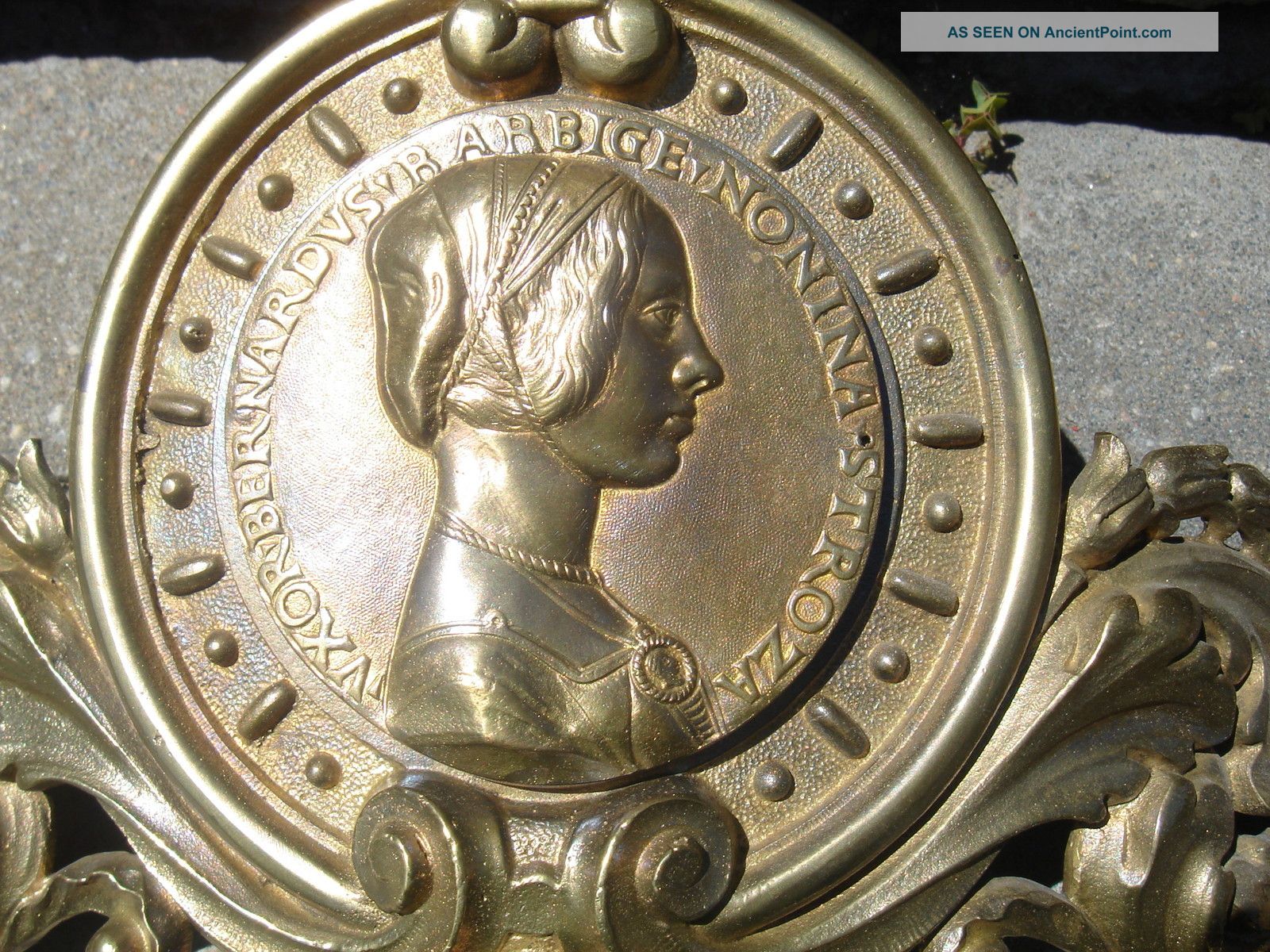 Bronze Italian Royal Medallion/crest Embassy Wall/pillar Architectural Elements Metalware photo