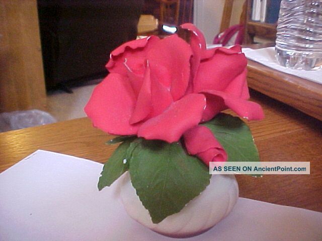 Capodimonte Red Roses With Green Leaves Capodimonte N Figurines photo