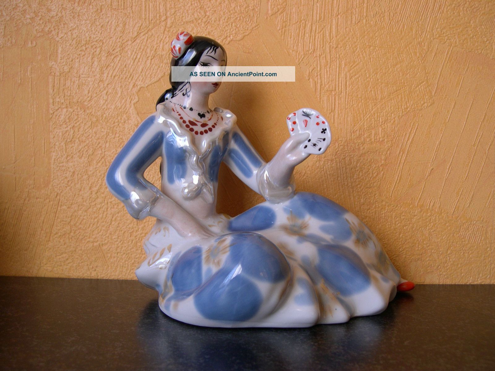 Porcelain Figurine Of The Ussr - The Ideal State.  Product Nr.  4 Figurines photo