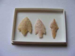 Set Of 3 Neolithic Arrowheads (6) - C3000 Bc photo