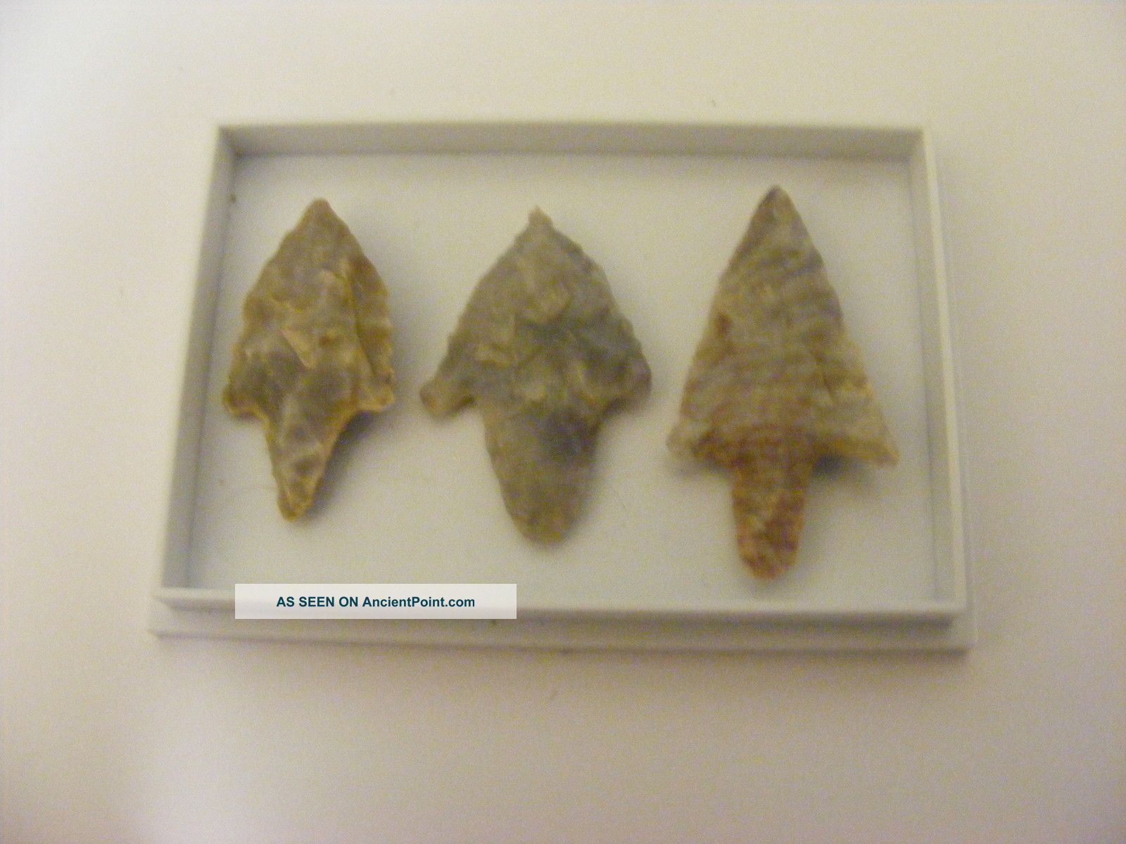 Set Of 3 Neolithic Arrowheads (4) - C3000 Bc Neolithic & Paleolithic photo
