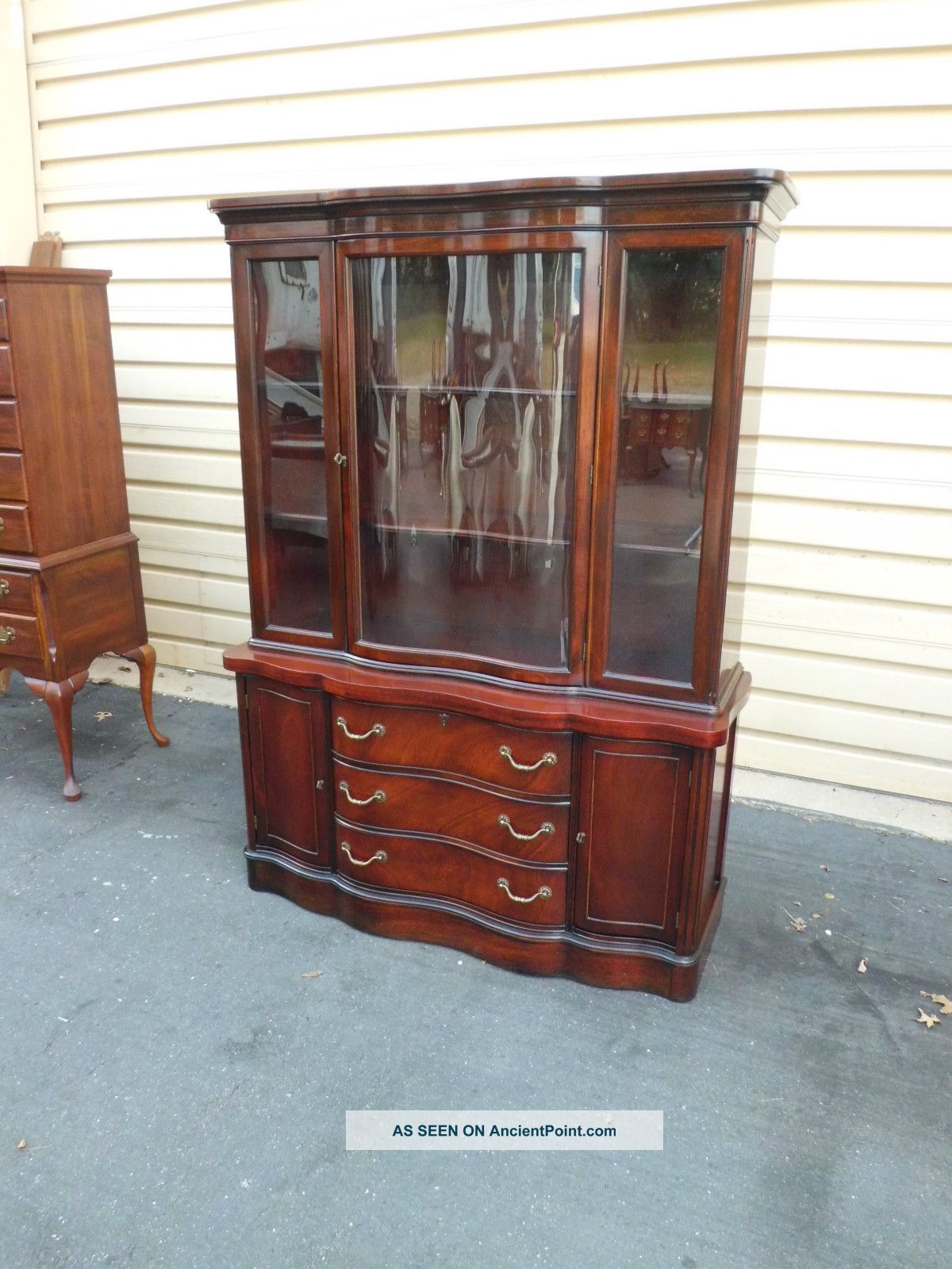 51042 Antique Mahogany China Cabinet Curio With Reverse Bow Glass Door 1900-1950 photo
