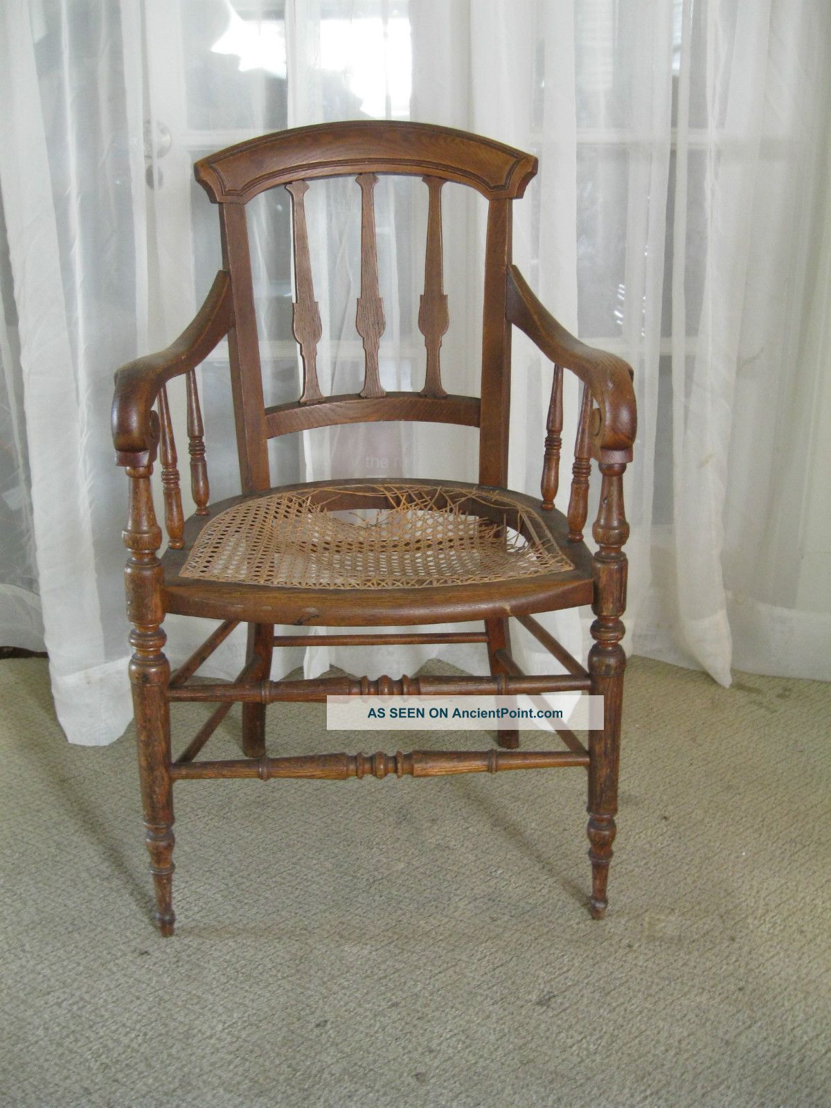Antique Oak Chair - Perfect For The Weekend Decorator 1900-1950 photo