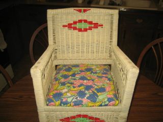 Antique Child Size Wicker Chair - Very Good Condition - Look photo