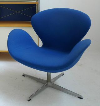 Jacobsen Swan Chair - Fritz Hansen photo