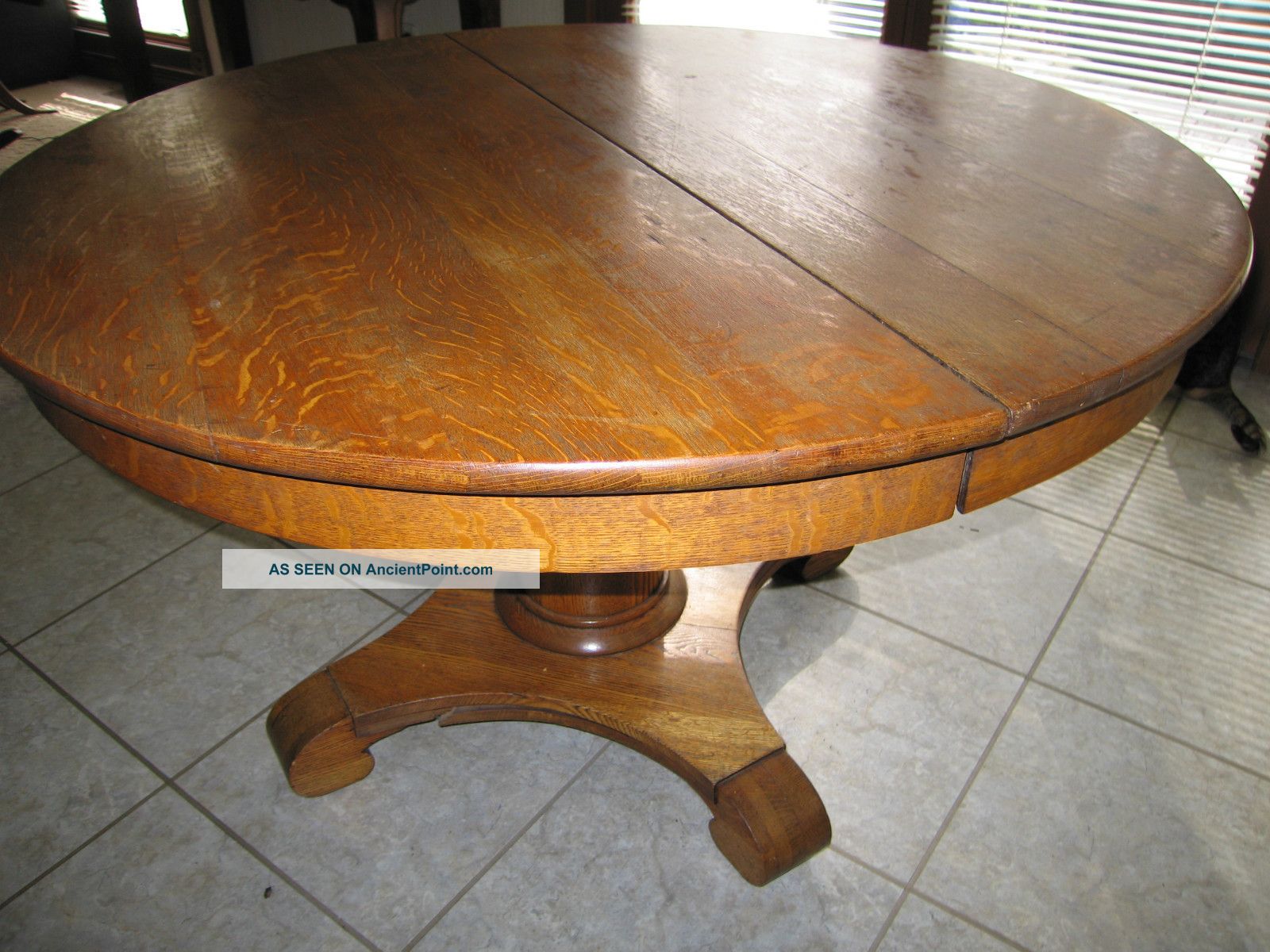 Antique Round Dining Table 1600 x 1200 · 278 kB · jpeg