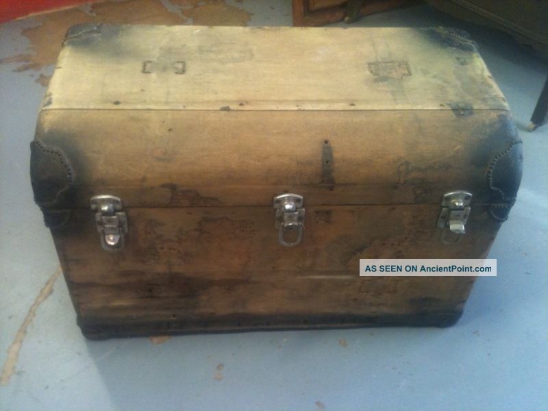 Very Old And Stage Coach Trunk 1800-1899 photo