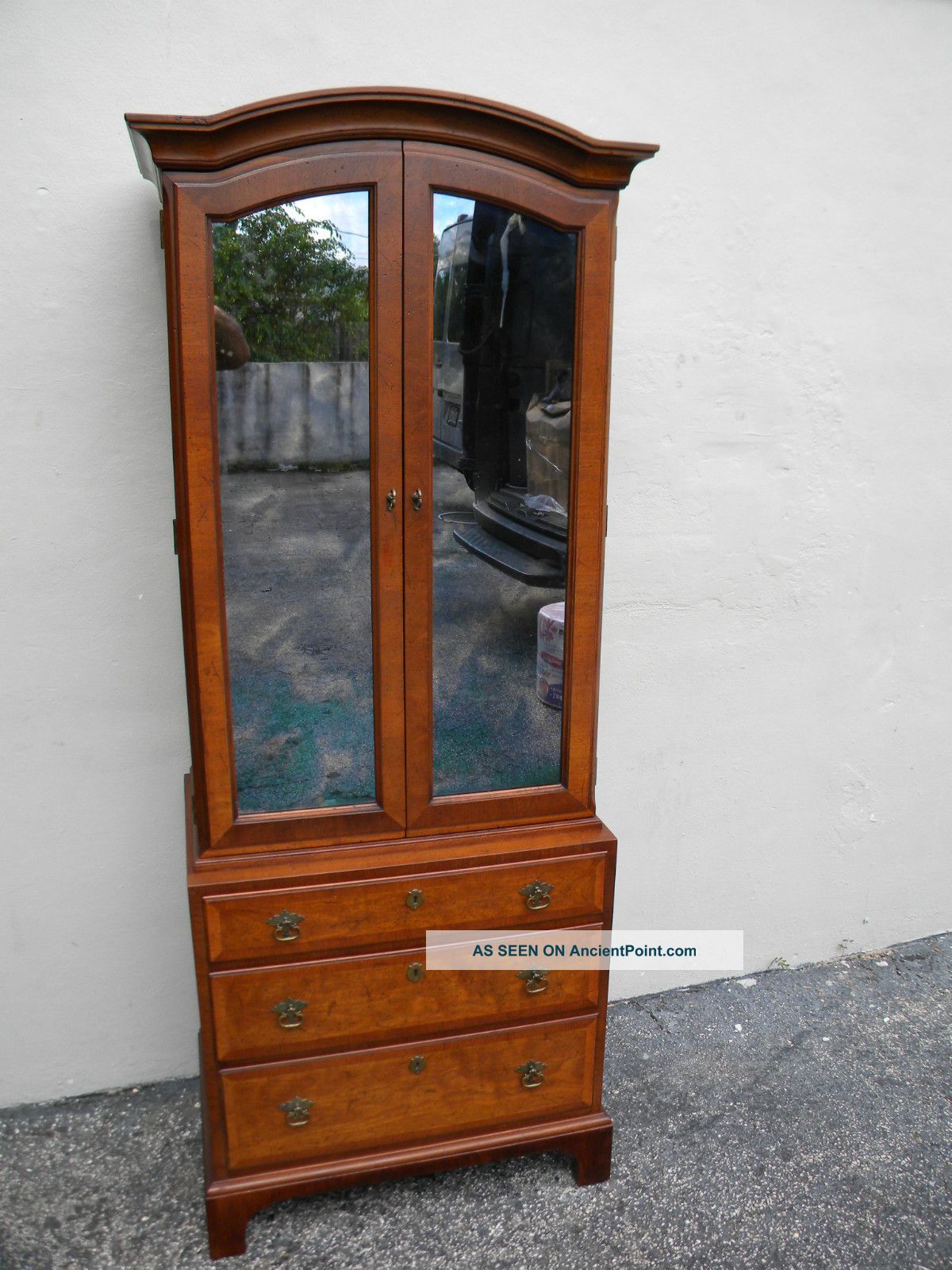 Mirror Front Dining Room China Cabinet By Henredon 2512 1900-1950 photo
