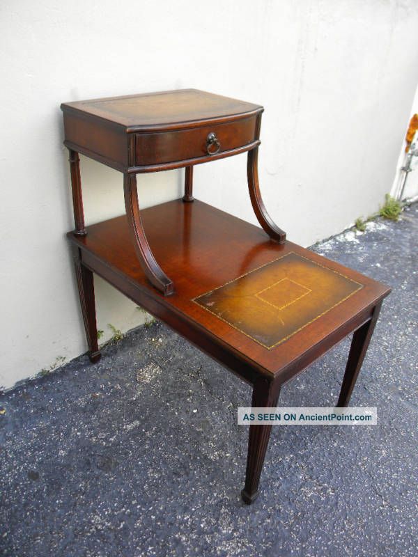 Mahogany Leather Top Lamp / Side / Night Table With A Drawer 1900-1950 photo