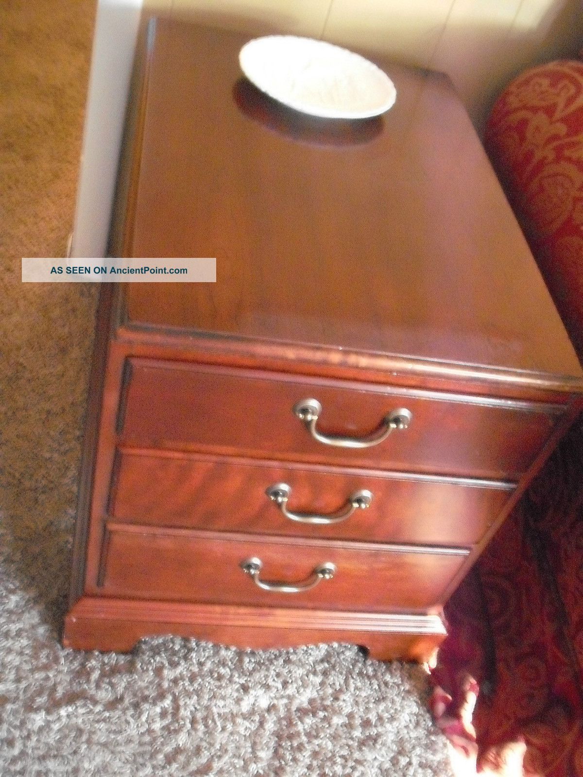 From Grand Rapids Michigan Hekman 3 Drawer Mahogany Side End Table Night Stand 1900-1950 photo