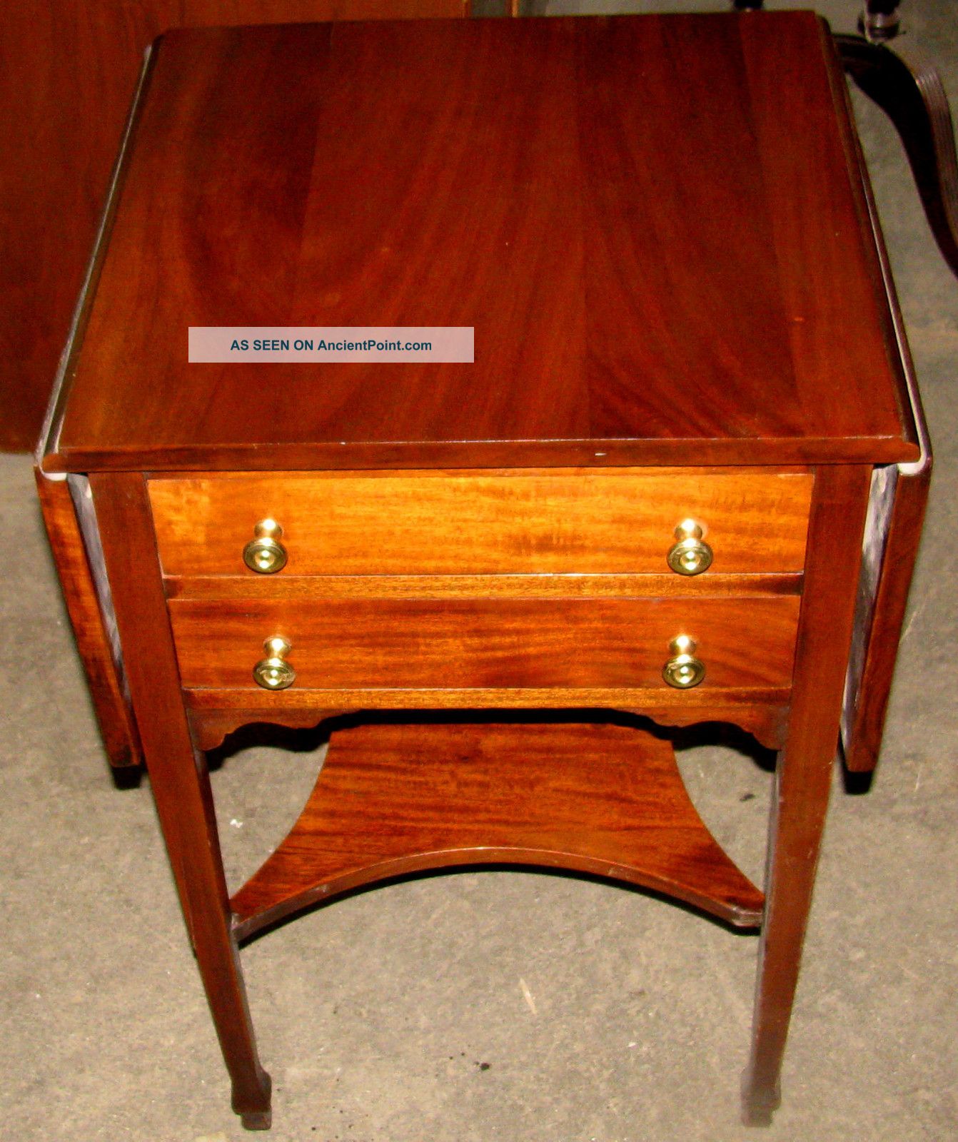 Sheraton Style Solid Mahogany Work Table - Great Graining & Clean Piece - A Deal 1900-1950 photo
