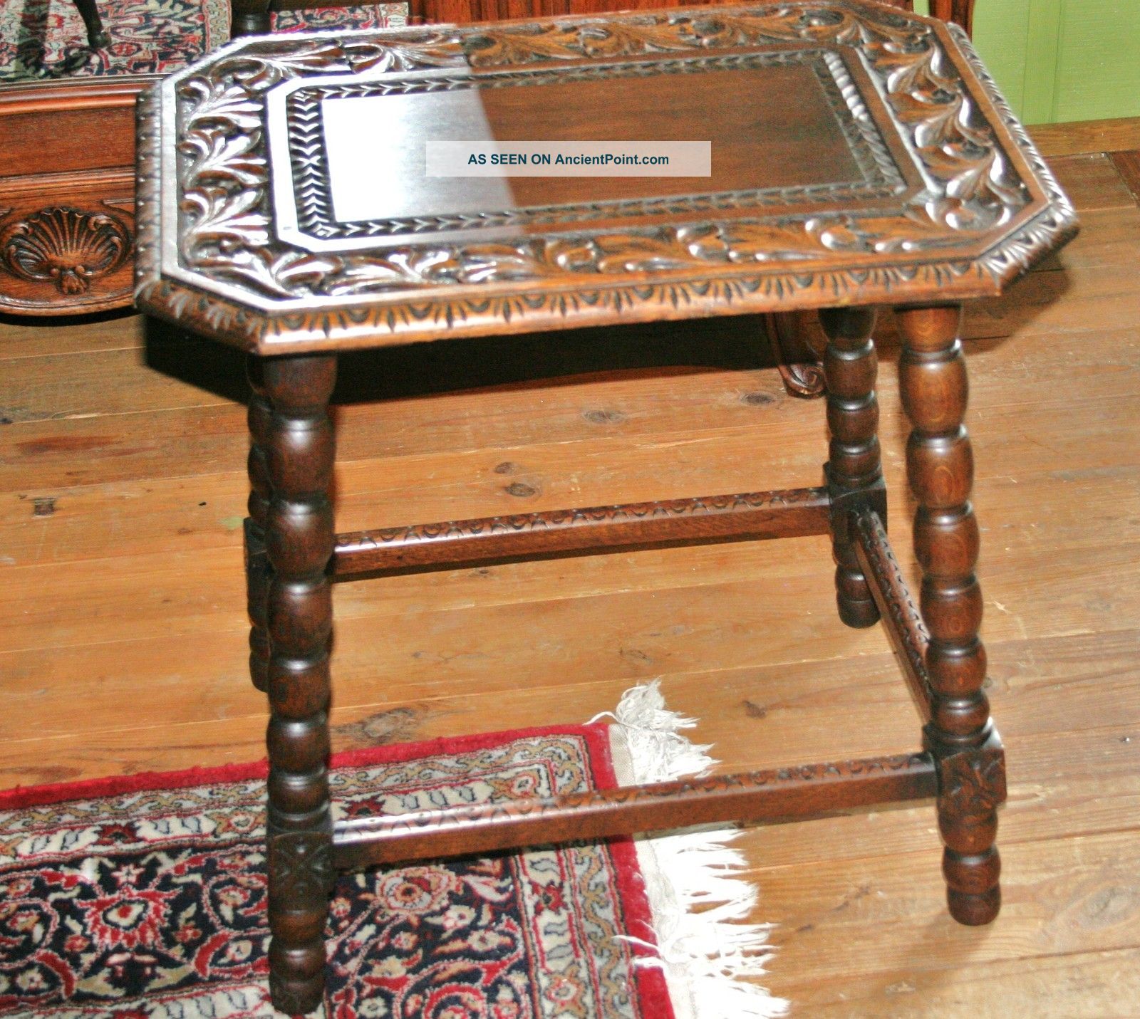 Exquisite English Antique Gothic Side Table 1900-1950 photo