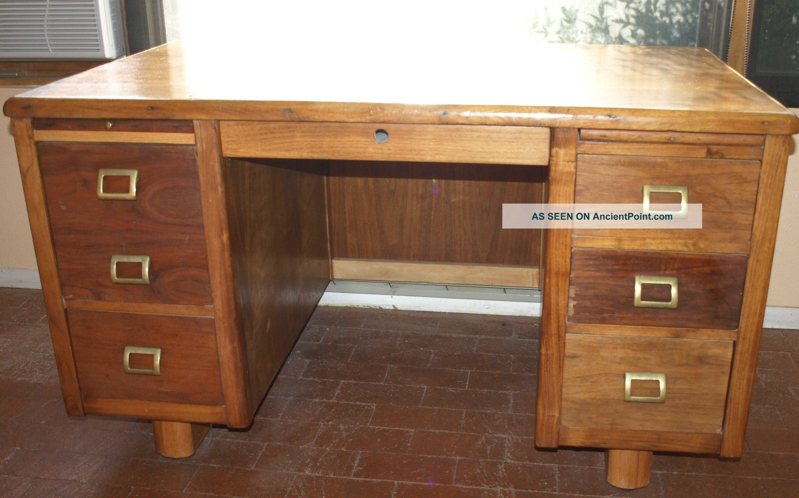 Antique Solid Oak & Oak Vaneer Teachers Desk Circa 1930 Large Heavy 1900-1950 photo