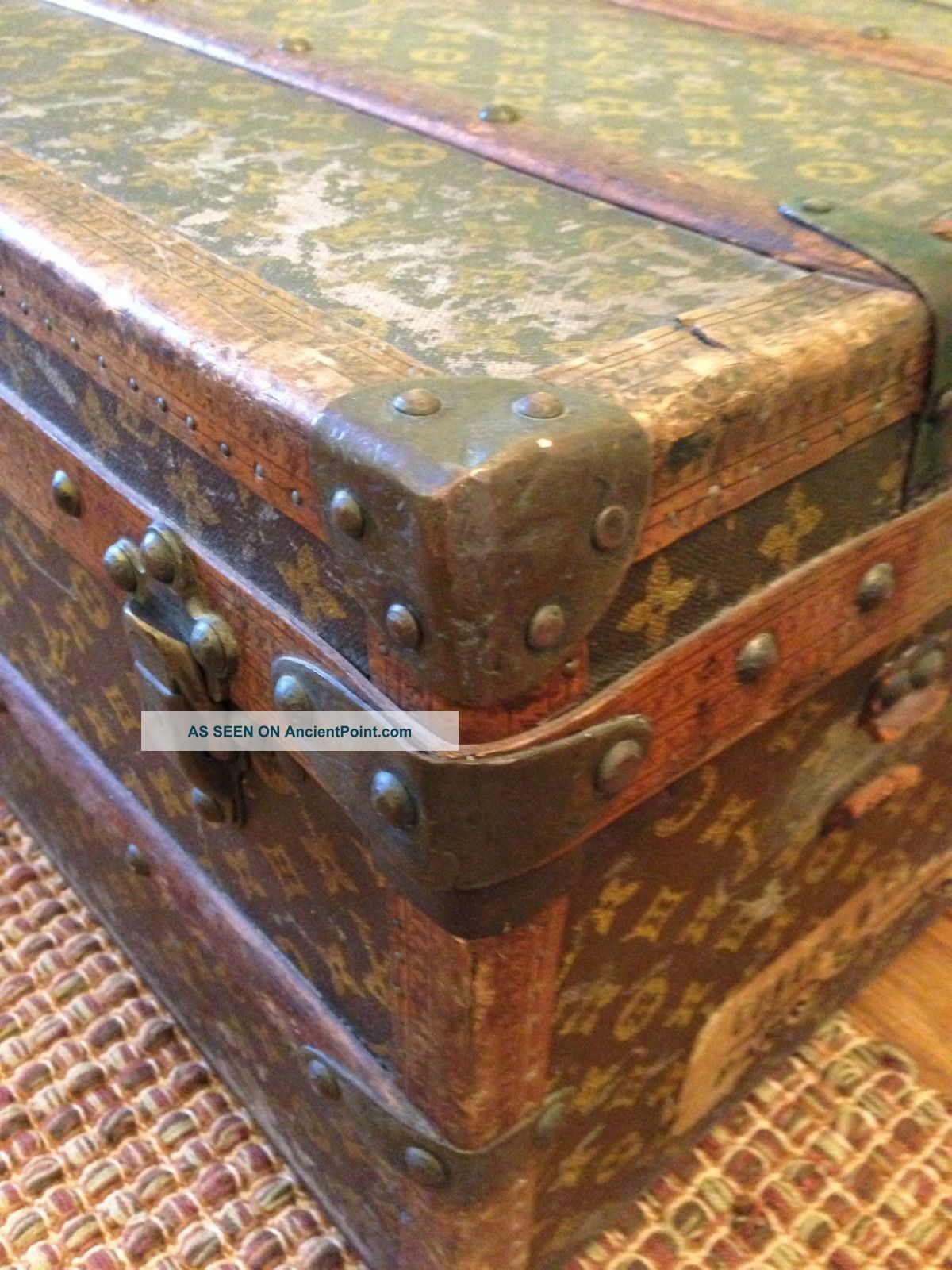 Vintage Louis Vuitton Steamer Trunk Table With Stickers Magnificent 1900-1950 photo