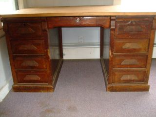 Antique Desk,  Quarter - Sawn Oak,  Mission photo