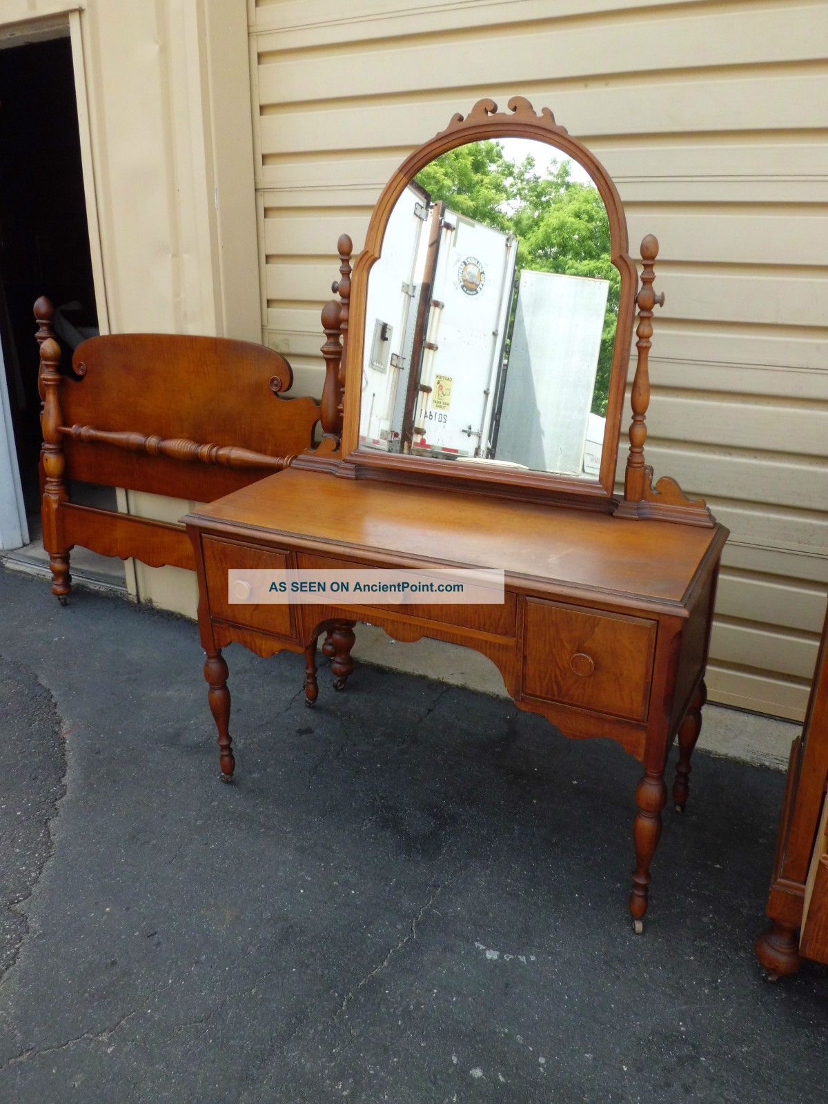 50790 Antique Maple Vanity Desk With Swivel Mirror 1900-1950 photo